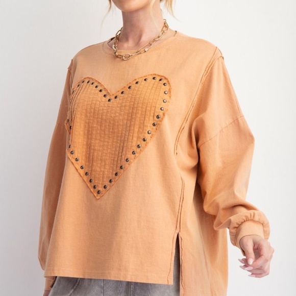 New Easel Studded Heart Patch Long Sleeve Knit Top Pullover Sweatshirt Apricot - Picture 4 of 5